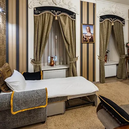 Classic Royal Apartment. Balcony And A/c * Львов