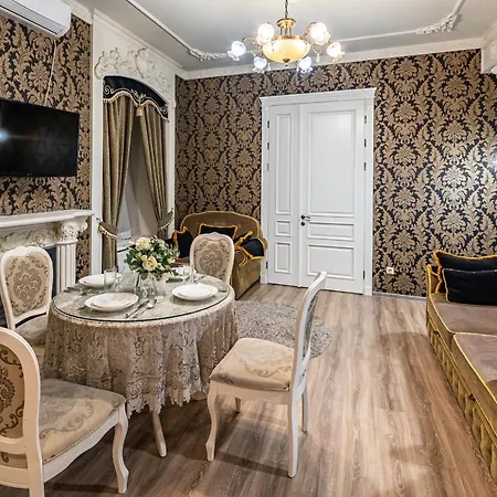 Daire Classic Royal Apartment. Balcony And A/c *