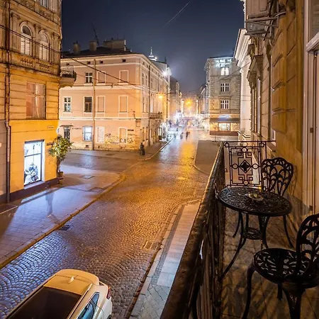 Classic Royal Apartment. Balcony And A/c