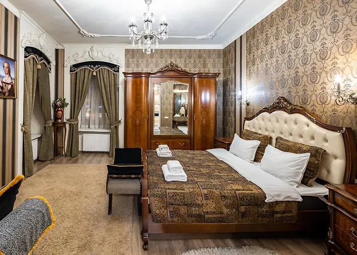 Classic Royal Apartment. Balcony And A/c Apartment Lviv