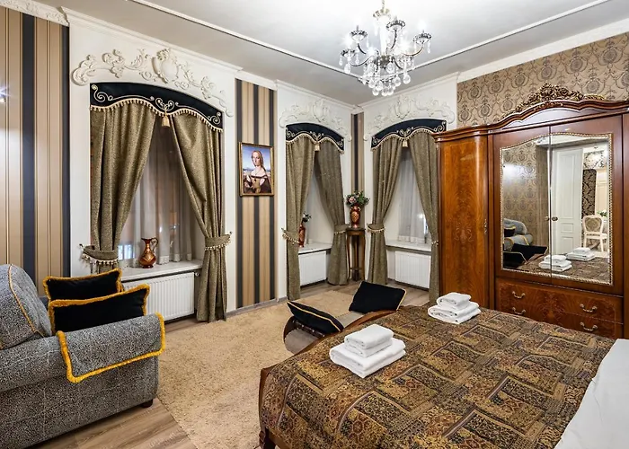 Classic Royal Apartment. Balcony And A/c Apartment