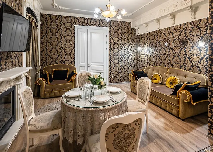 Classic Royal Apartment. Balcony And A/c Apartment