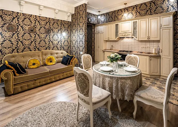 Classic Royal Apartment. Balcony And A/c