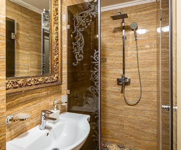 Classic Royal Apartment. Balcony And A/c * Lwów