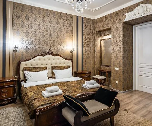 Апартаменти Classic Royal Apartment. Balcony And A/c *